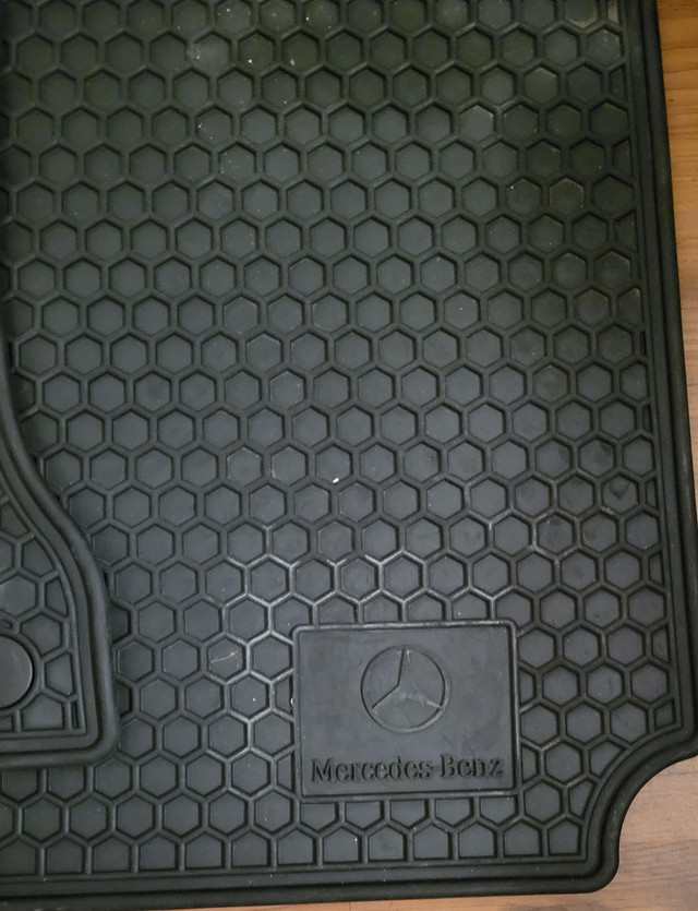 TAPIS POUR VOITURE MERCEDES dans Santé et besoins spéciaux  à Ville de Montréal - Image 2