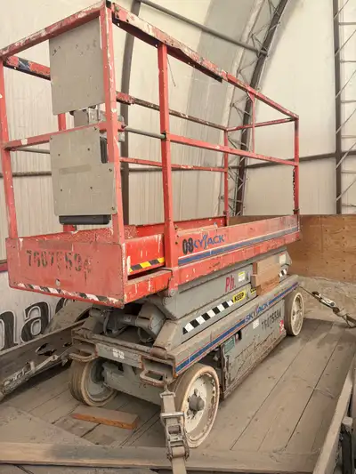 This Skyjack SJIII 3220 scissor lift is a reliable piece of equipment that is perfect for reaching t...