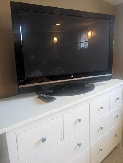 42 inch LG plasma tv  with remote. $60, View more