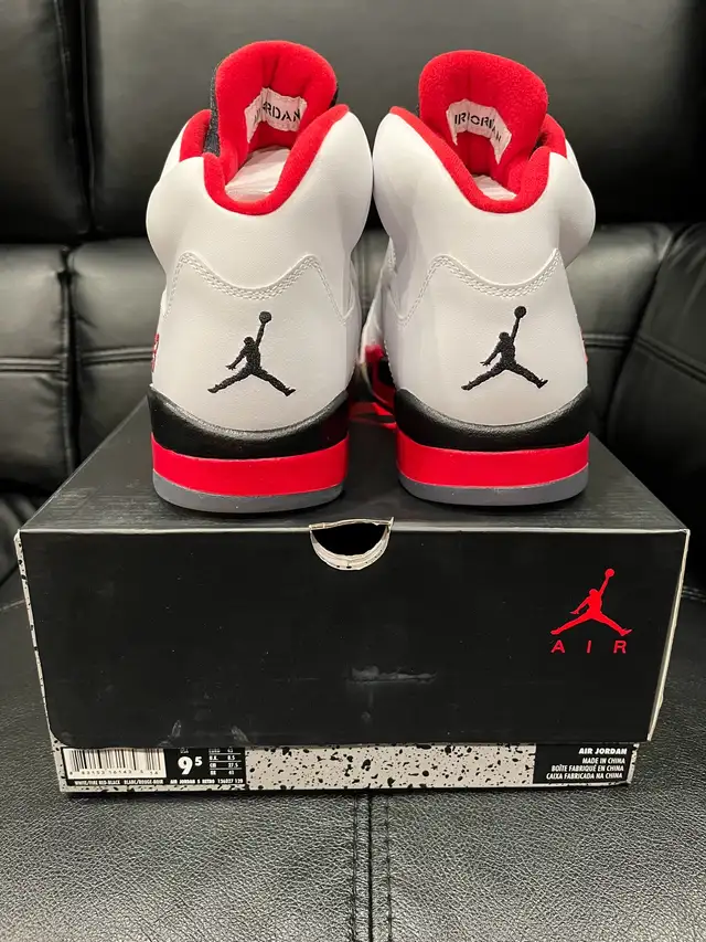 Air Jordan 5 Retro • Fire Red Black Tongue • size 9.5 in Men's Shoes in City of Toronto - Image 3