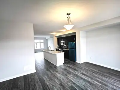 [DOUBLE GARAGE.] townhouse, 3 bdr 2.5 washrooms rental