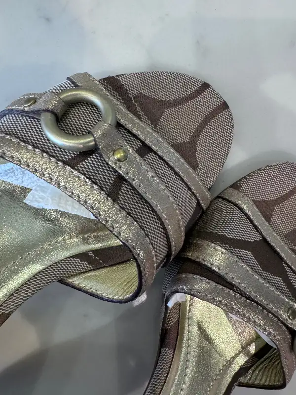 Women’s sandal in Women's - Shoes in City of Toronto - Image 7