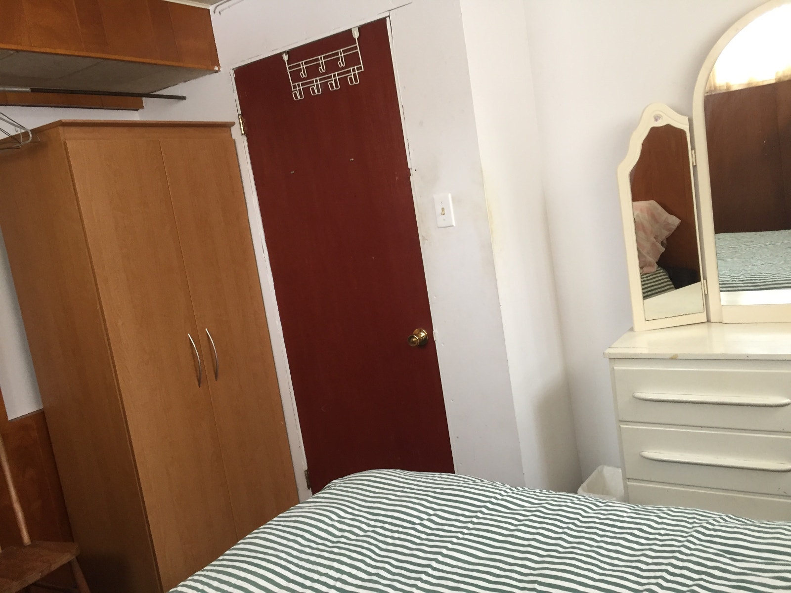 Chambre a louer room for rent WestIsland — photo 3