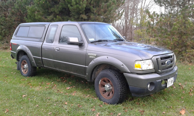 2011 Ford Ranger 4.0 L 4x2 Sport with cap and trailer hitch in Cars & Trucks in Owen Sound