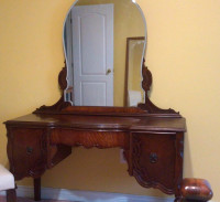 Mahogany bedroom vanity table