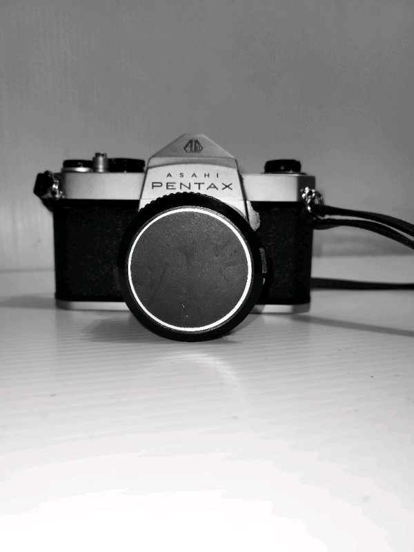 Pentax  SP-1000 SLR 35mm Film Camera  W/ 55mm F/ 2 Lens  dans Autre  à Ville de Montréal - Image 4