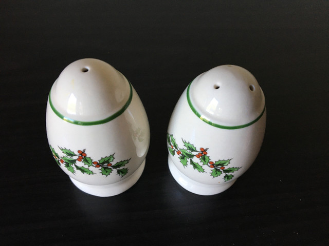 CHRISTMAS SALT & PEPPER SHAKERS in Arts & Collectibles in Calgary - Image 2