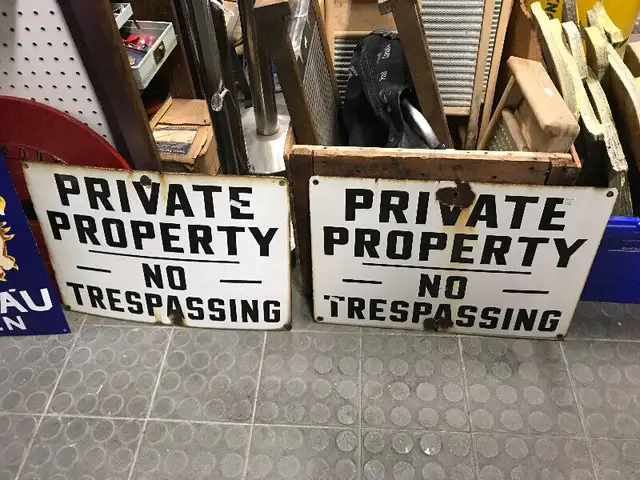 2  VINTAGE PORCELAIN SIGNS - PRIVATE PROPERTY NO TRESPASSING - in Arts & Collectibles in Mississauga / Peel Region - Image 2