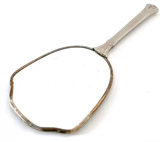 Antiquité. Collection. Miroir à main en métal chromé in Arts & Collectibles in Lévis - Image 8