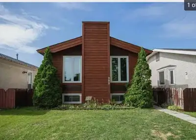 Full House on Mandalay Drive, Winnipeg