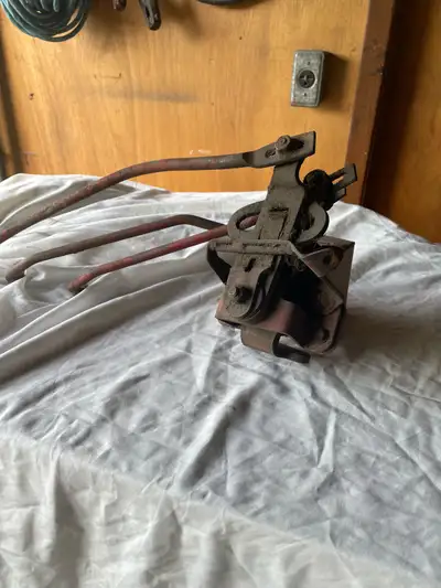4 spd shifter and rods for 428 CJ and SCJ On a shelf for years could use a cleaning. Good for all or...