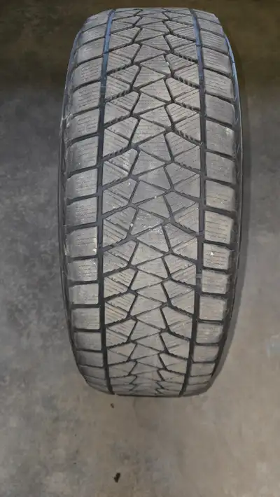 4 Pneus d'hiver Bridgestone Blizzak DM-V2 225/65R17 Usure : 6/32