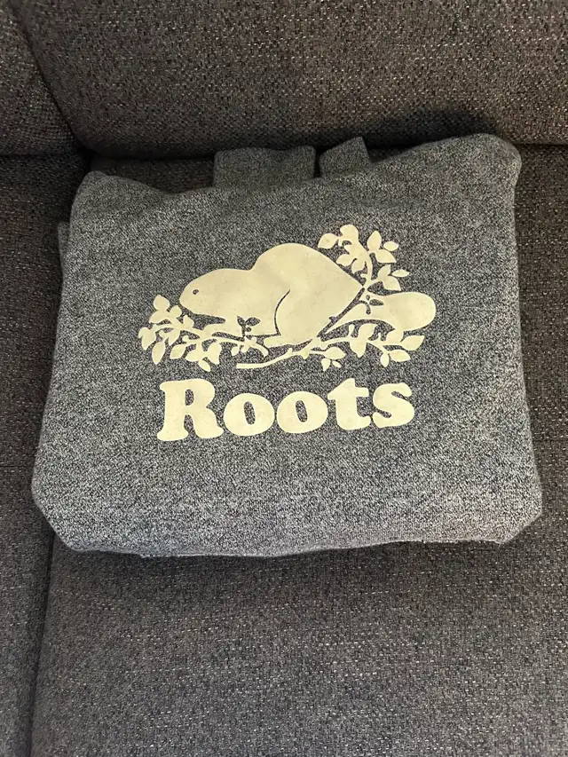 Roots hoodie in Kids & Youth in City of Toronto - Image 3