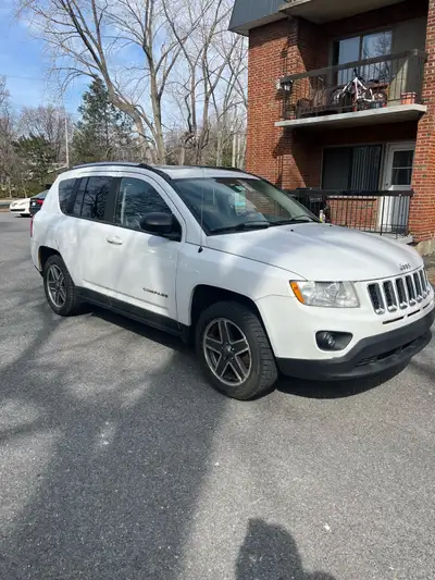 2012 Jeep Compass North Edition, 2.4L engine, 4WD Manual transmission Summer and winter tires includ...