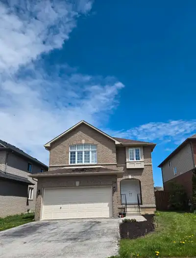 for rent 2nt floor room in a luxury home close to malls,highway