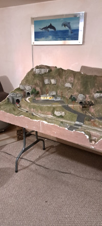 N scale train layout with 3 working engines and approximately st
