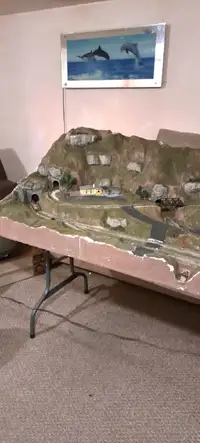 N scale train layout with 3 working engines and approximately st