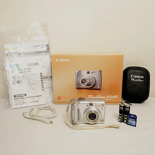 Canon PowerShot A550 7.1MP 4X Optical Zoom Digital Camera Bundle