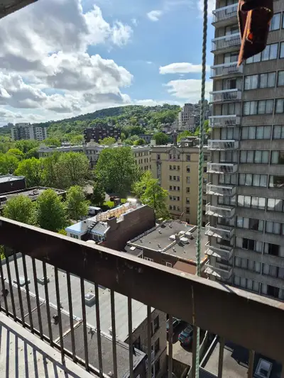 Part I is French, English version is Part II : Part I : Hôtel Apartement, meubles inclus (Frigidaire...