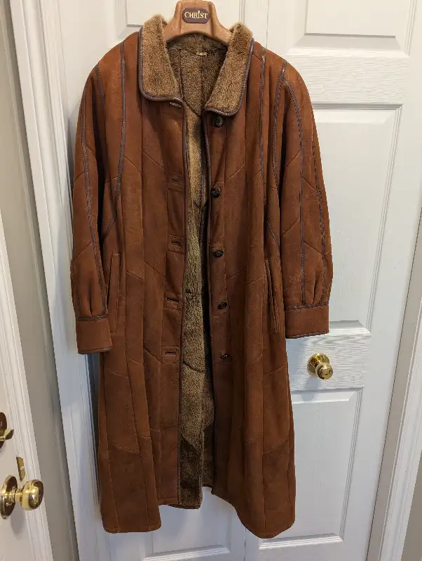 Shearling coat by Christ German leather in Women's - Tops & Outerwear in Kitchener / Waterloo - Image 3