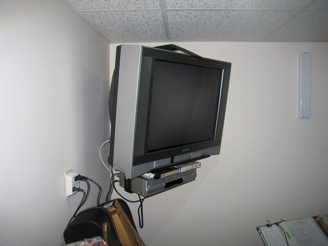 Tv with hanging bracket in Video & TV Accessories in St. Catharines - Image 4