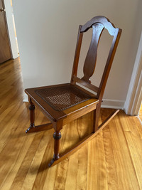 Chaise berçante antique 