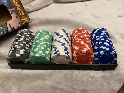 All chips are in wonderful condition, no damage at all, comes with its original carrying case. I am...