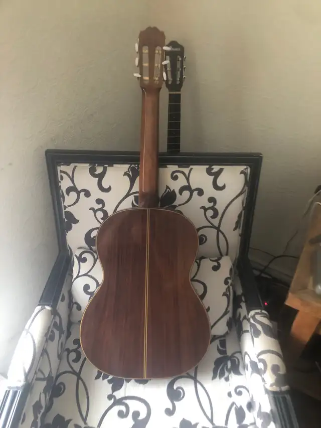 Takamine EC 128MIJ classical guitar with built in pick-up. in Guitars in City of Montréal - Image 4