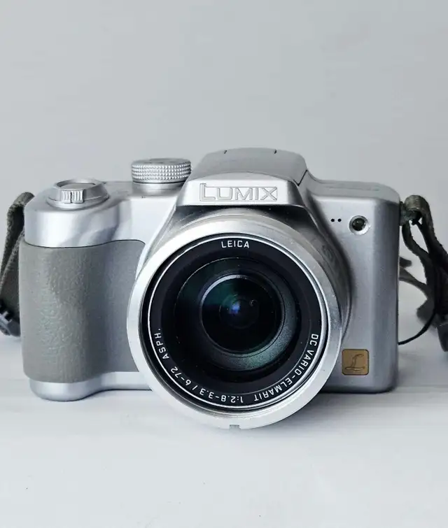 Panasonic Lumix DMC-FZ4.  4.0 MP Bridge Style Digital Camara 