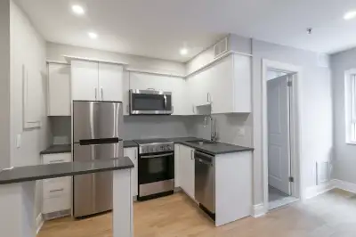 Available now Studio downtown near blvd Saint-Laurent