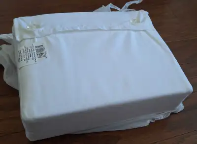 Brand New King Size Duvet Cover and Shams. Unused, View more