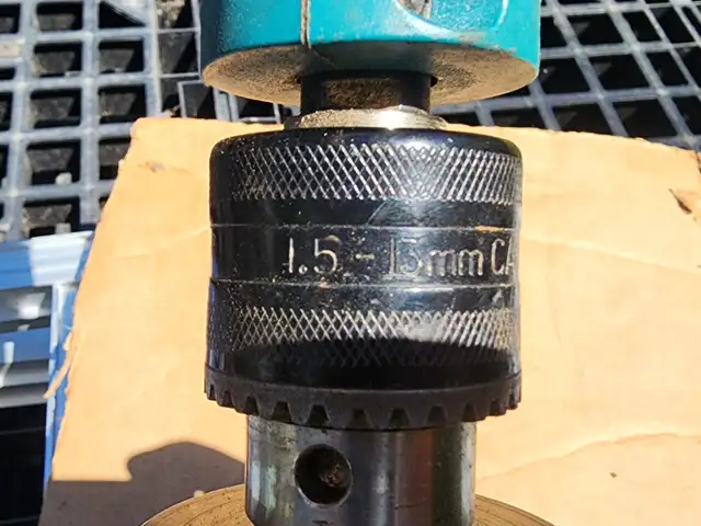 Makita HP1640 Hammer Drill Corded in Power Tools in Windsor Region - Image 4