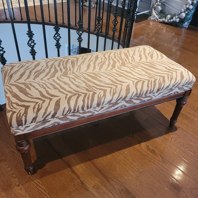Bench with solid wood legs  in Couches & Futons in Oakville / Halton Region