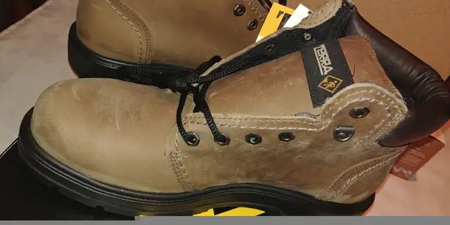Terra safety boot -water resistant leather + Comfort Zone Insole in Men's Shoes in Calgary - Image 6