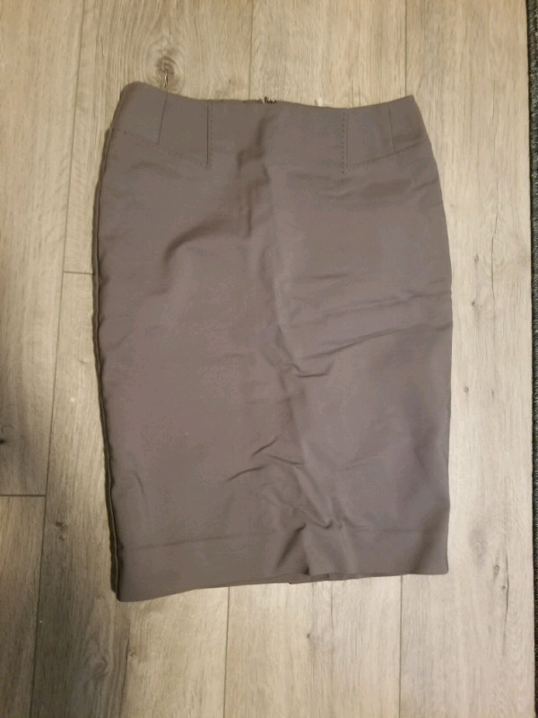 Le chateau pencil skirt size 0 in Other in City of Toronto