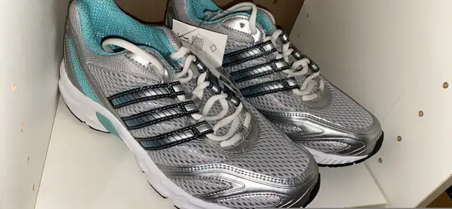 Adidas sneakers  in Women's - Shoes in London - Image 3