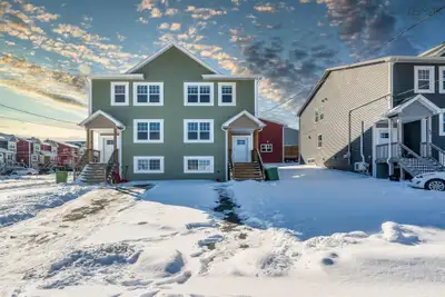 $800/month – ALL UTILITIES INCLUDED Bright, cozy, and fully furnished private bedroom available in a...