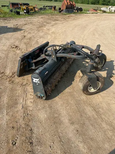 72” Bobcat Power Rake/ Soil Conditioner Fits any regular skid steer attachment plate. This unit can...