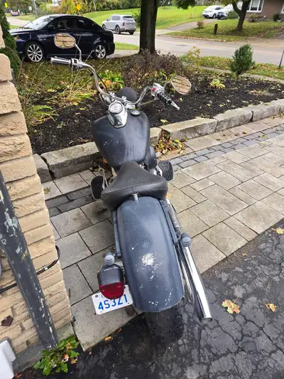 2004 yamaha vstar 650cc Runs great just need a little maintenance (oil change,fix the kickstand ) Ha...