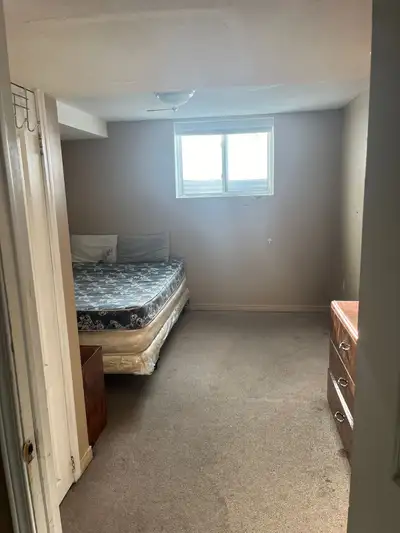 1 room for rent shared kitchen and bathroom for girls September 1