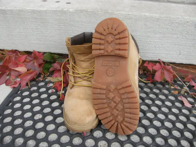 Timberland boots M6, W8.5, M6.5 in Kids & Youth in Markham / York Region - Image 3