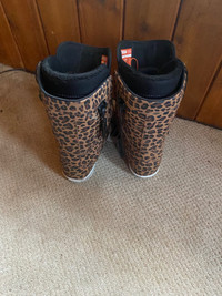 Brand new never worn  leperscin Snow board boots 