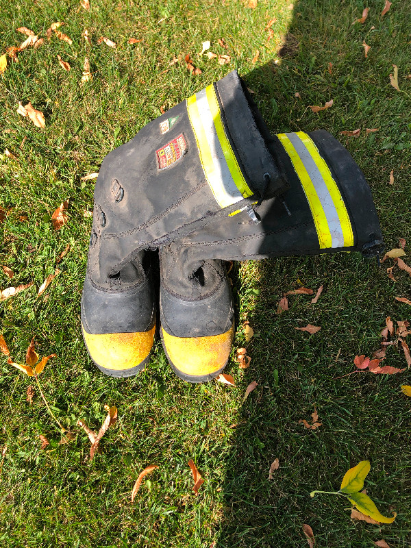 Assorted sizes Mens/ Womens steel toe work  boots in Men's Shoes in Grande Prairie