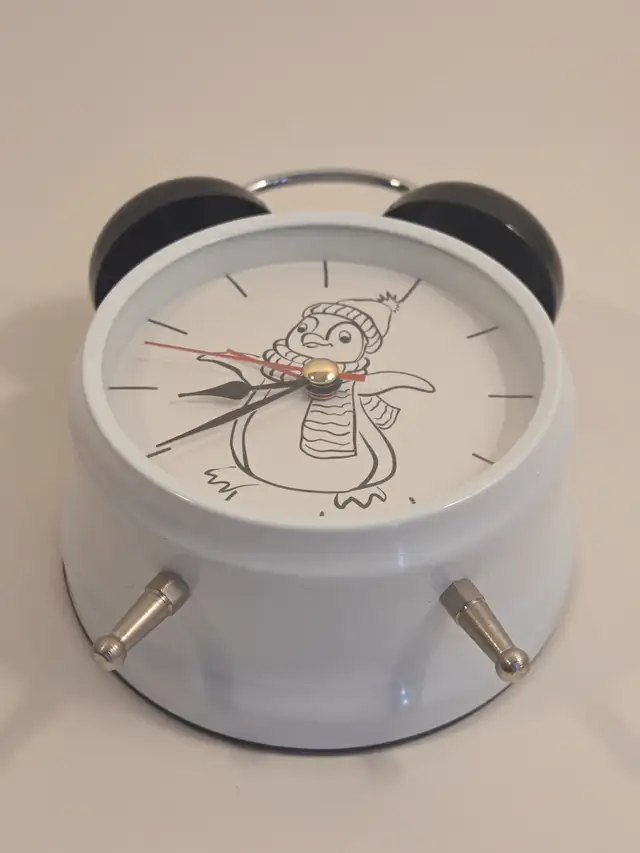 Brand New Penguin Twin Bell Alarm Clock – AA in Home Décor & Accents in City of Toronto - Image 6