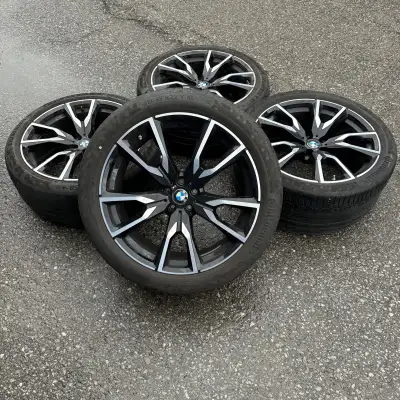 Style 755M 22" Staggered BMW X7 Original (2023) black Rims with TPMS and Run Flat Continental Summer...