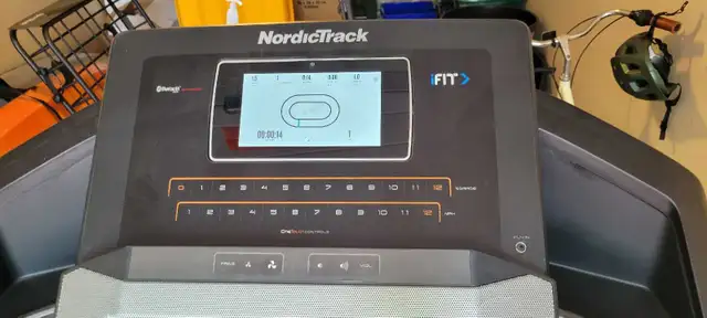 Nordictrack Elite 9.0 Treadmill in Exercise Equipment in Ottawa - Image 3