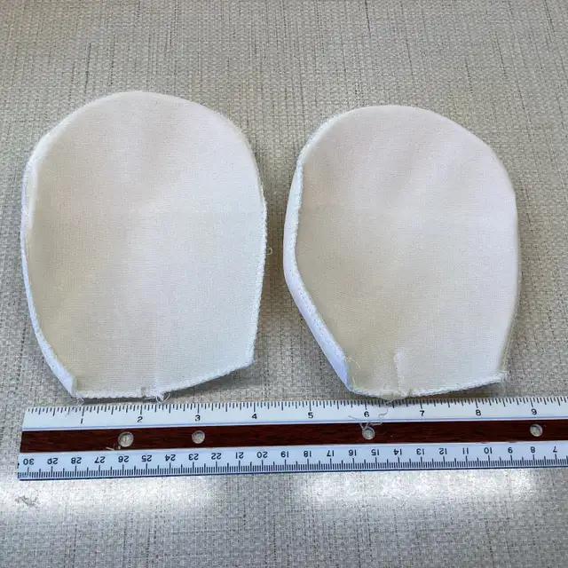 Assorted White 90s Dress Shoulder Pads in Hobbies & Crafts in Winnipeg - Image 3