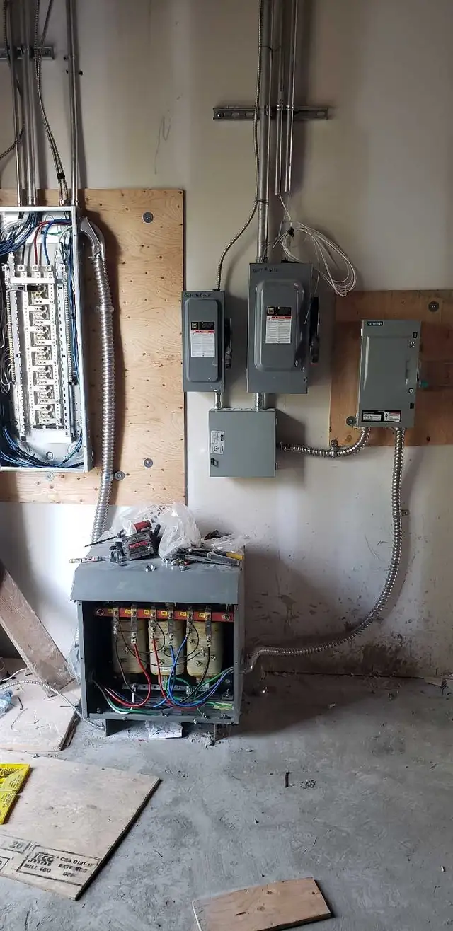 licensed electrician 574686703996129288