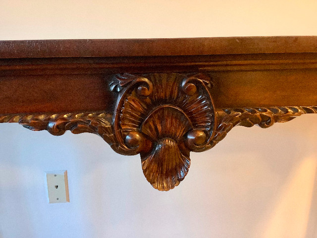 CHIPPENDALE STYLE MAHOGANY CONSOLE TABLE in Other Tables in Kitchener / Waterloo - Image 2
