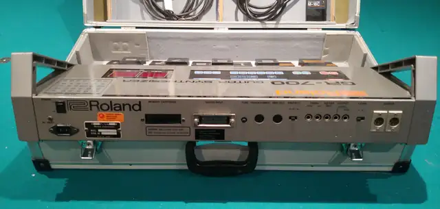 Roland Guitar Synthesizer GR-700 and G-707 Guitar in Guitars in Oakville / Halton Region - Image 9